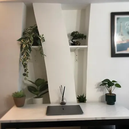 Hyper Centre 10 * פריז